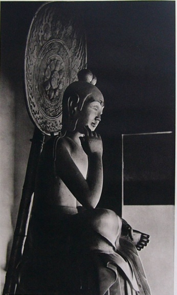 C:\Users\ALAIN\LACAN séminaires\Doc S10 B\Illustrations\Bodhisattva_Chuguji.JPG