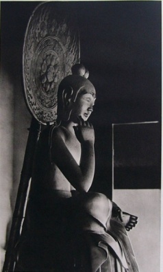 C:\Users\ALAIN\LACAN séminaires\Doc S10 B\Illustrations\Bodhisattva_Chuguji.JPG