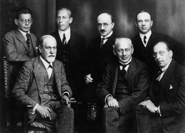 C:\Users\ALAIN\LACAN séminaires\Ressources\Doc S1\S1 Illustrations\Freud_and_other_psychoanalysts_1922.jpg